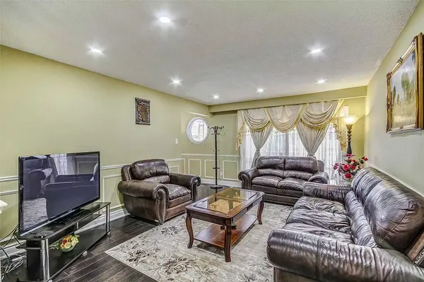 Brampton, ON L6V 3G5,338 Royal Salisbury WAY #Upper Unit