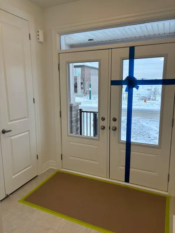 Kitchener, ON N2R 0S9,275 Rosenberg WAY #UPPER