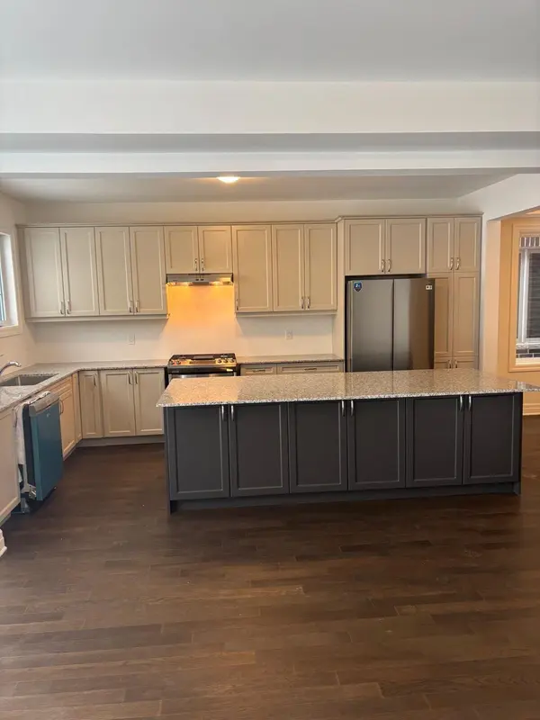 Kitchener, ON N2R 0S9,275 Rosenberg WAY #UPPER