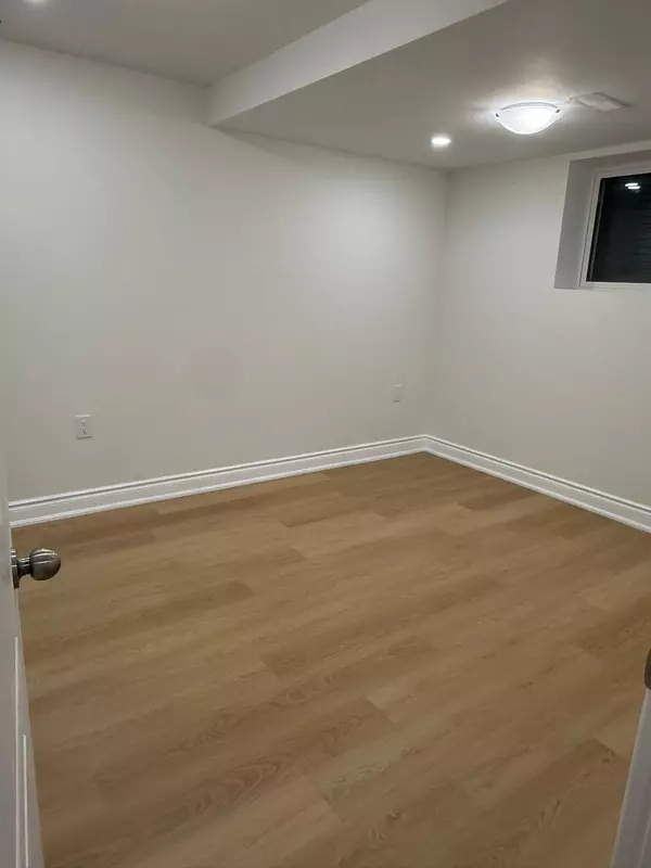 Mono, ON L9W 6W7,4 Meek AVE ## 2( bsmt)