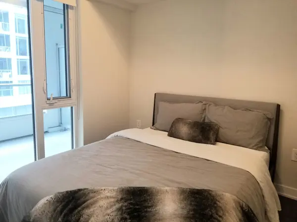 Toronto C01, ON M5V 2P1,27 Bathurst ST #415W