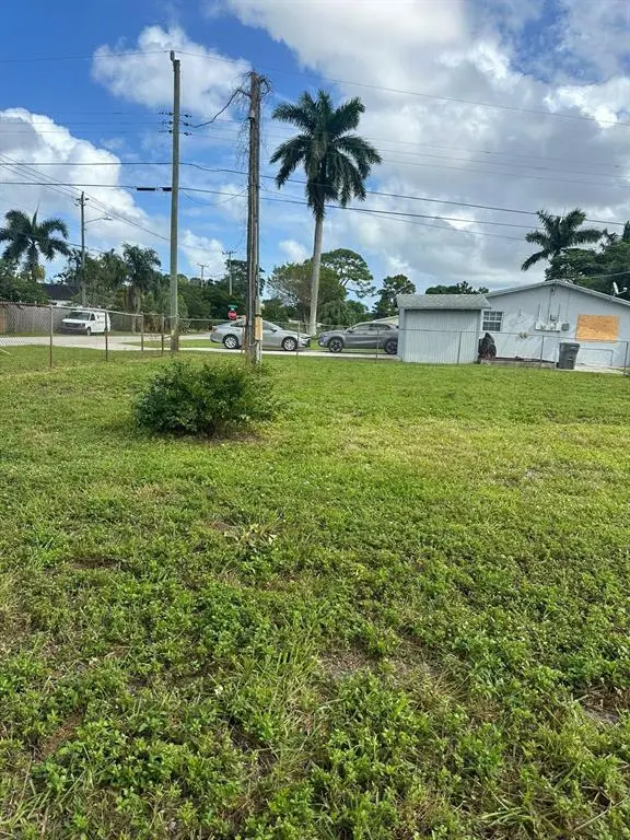 West Palm Beach, FL 33417,1600 Breezy Ln