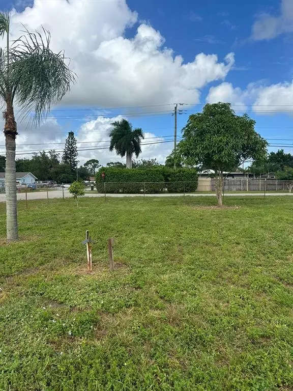 West Palm Beach, FL 33417,1600 Breezy Ln