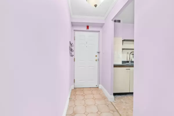 Kingston, ON K7M 7T5,14 GREENVIEW DR #607