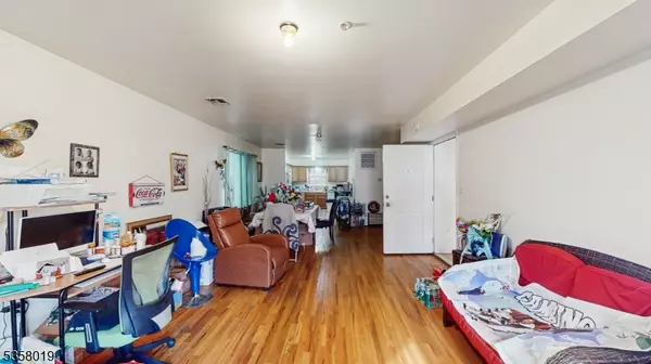 Newark City, NJ 07108,129-131 Seymour Ave