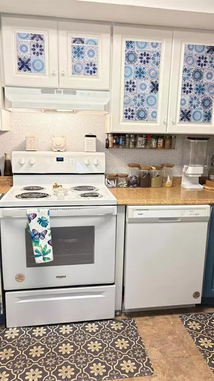 Oakland Park, FL 33309,118 Royal Park Dr #1F