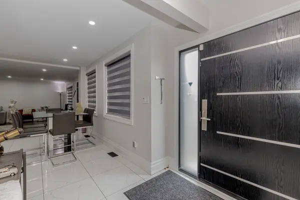 90 Main ST S, Brampton, ON L6W 2C7