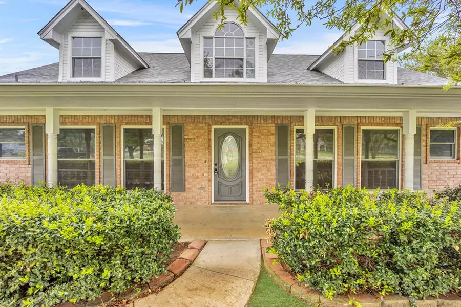 1090 Oak Hollow Lane, Combine, TX 75159