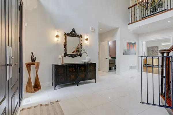 Mississauga, ON L5C 4G5,2212 Oneida CT