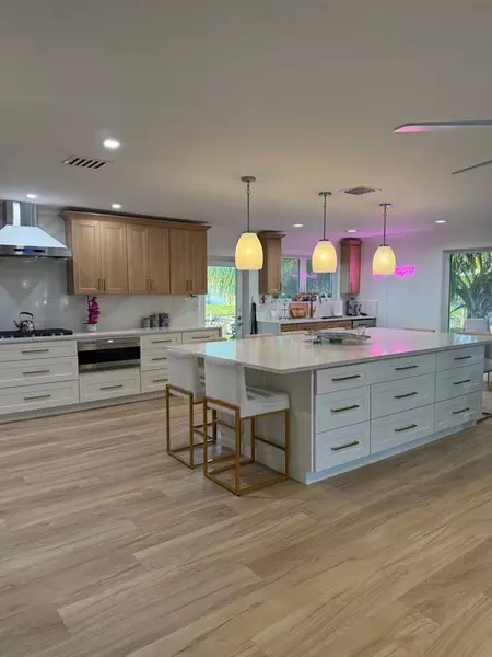 1861 SE 6th St, Pompano Beach, FL 33060