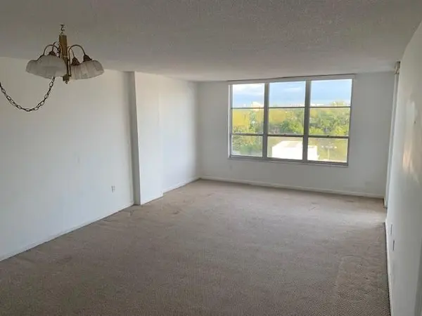 Miami Beach, FL 33140,4101 Pine Tree Dr #709