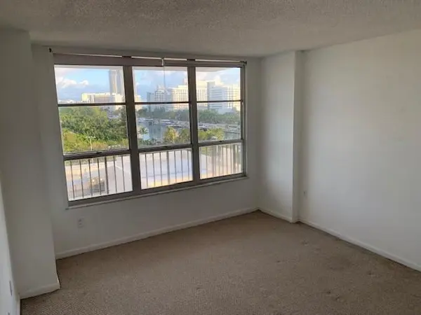 Miami Beach, FL 33140,4101 Pine Tree Dr #709