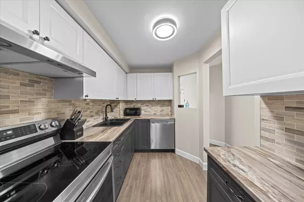 Orleans - Convent Glen And Area, ON K1C 4N5,6643 Bilberry DR #A