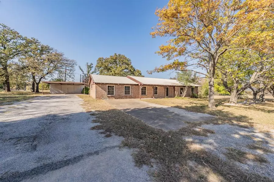 412 Oakview Drive, Springtown, TX 76082