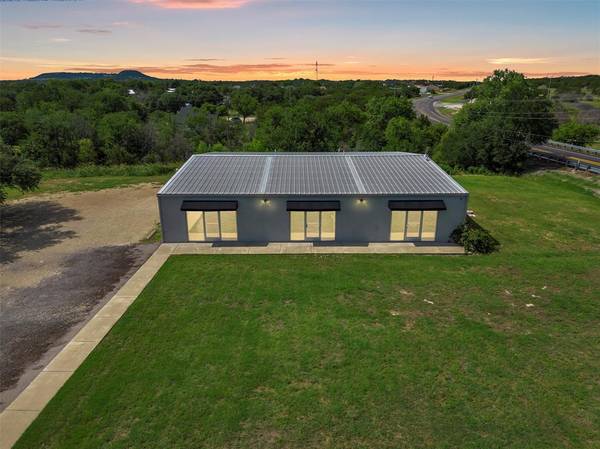 1555 Woodmere Trail, Granbury, TX 76048