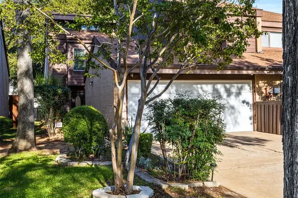 739 Oakwood Trail, Fort Worth, TX 76112