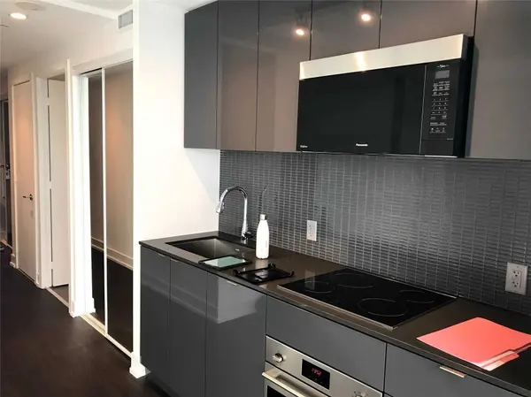 Toronto C01, ON M4Y 1A1,7 Grenville ST #5602