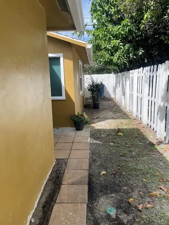 Fort Lauderdale, FL 33304,533 NE 15th St