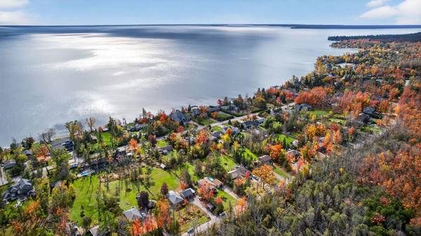 Oro-medonte, ON L0L 1T0,73 Poplar CRES