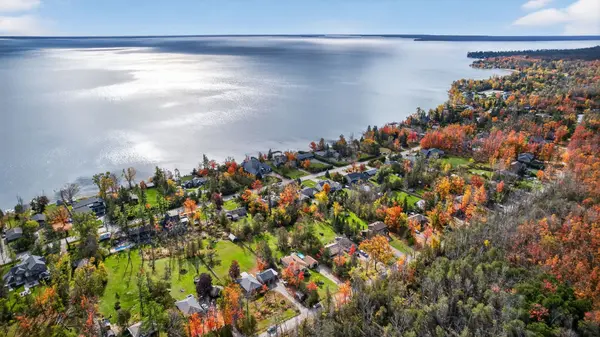 Oro-medonte, ON L0L 1T0,73 Poplar CRES