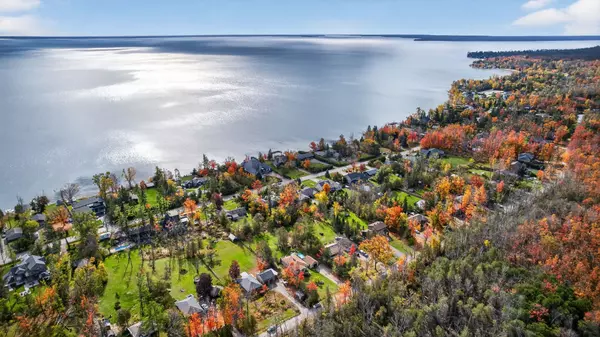 Oro-medonte, ON L0L 1T0,73 Poplar CRES