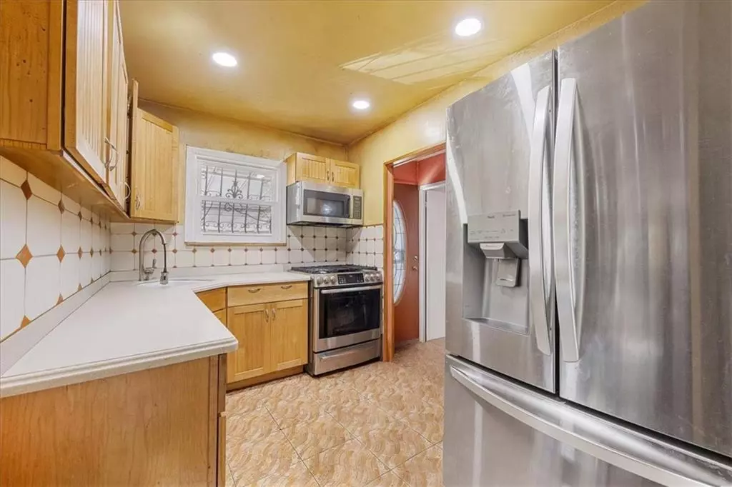 Brooklyn, NY 11212,675 Saratoga AVE