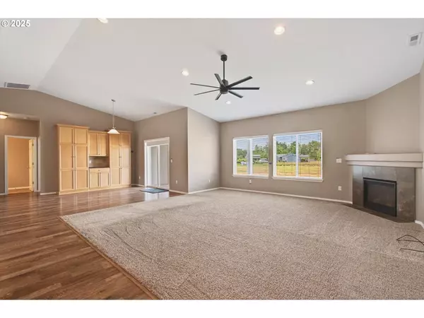 Cathlamet, WA 98612,55 MONROE DR