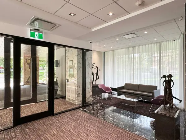 9 Deer Park CRES #1706, Toronto C02, ON M4V 2C4