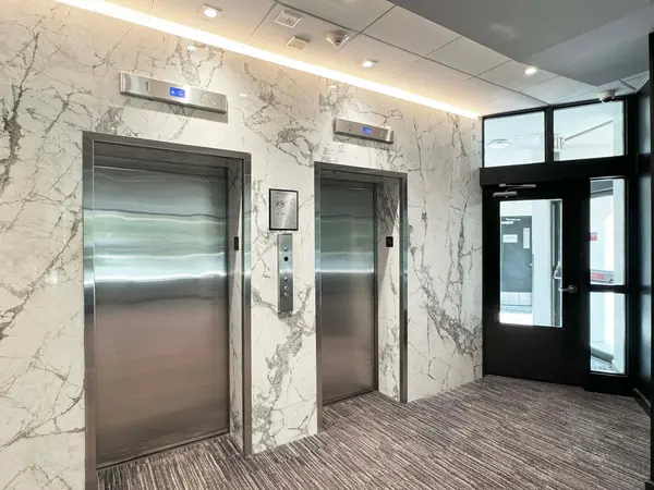 Toronto C02, ON M4V 2C4,9 Deer Park CRES #1706