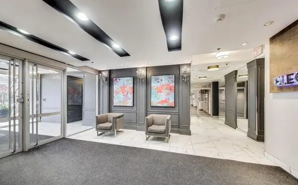 Toronto C01, ON M6K 3M9,1029 King ST W #827