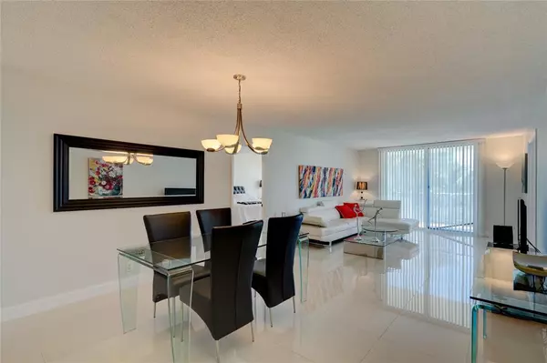 Lauderdale By The Sea, FL 33062,2000 S Ocean Blvd #2L