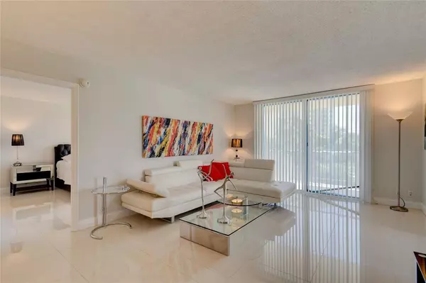 Lauderdale By The Sea, FL 33062,2000 S Ocean Blvd #2L