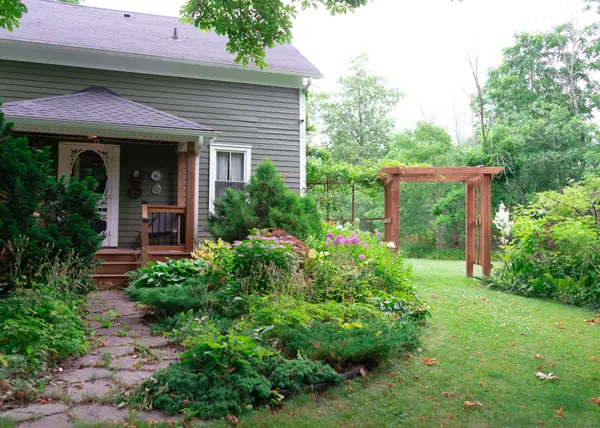 Thorold, ON L0S 1E6,2440 Decew RD