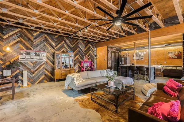 Cumby, TX 75433,110 W Main Street