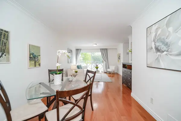 Toronto C15, ON M2M 2Z7,8 Topaz Gate