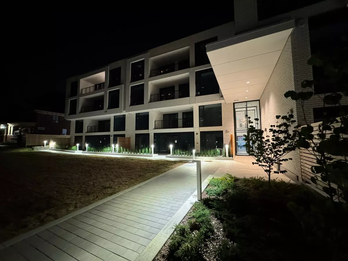 Toronto C10, ON M4P 0G4,200 Keewatin AVE #PH05