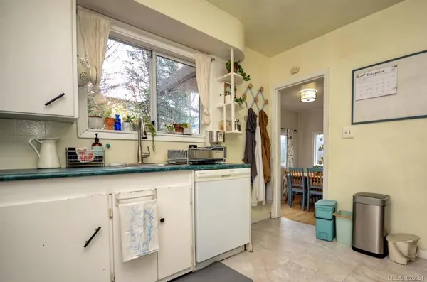 Esquimalt, BC V9A 5V3,871 Fleming St