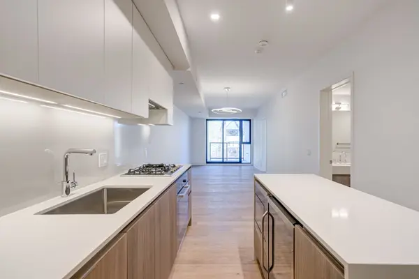 Toronto C10, ON M4P 0G4,200 Keewatin AVE #301