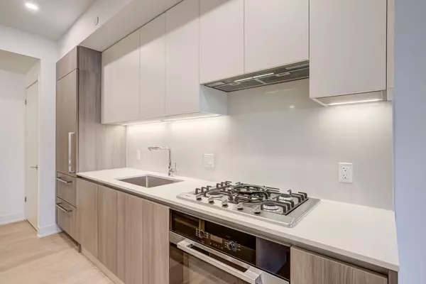 Toronto C10, ON M4P 0G4,200 Keewatin AVE #301