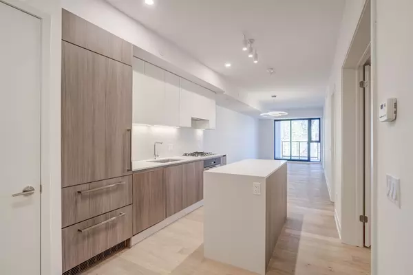 Toronto C10, ON M4P 0G4,200 Keewatin AVE #301