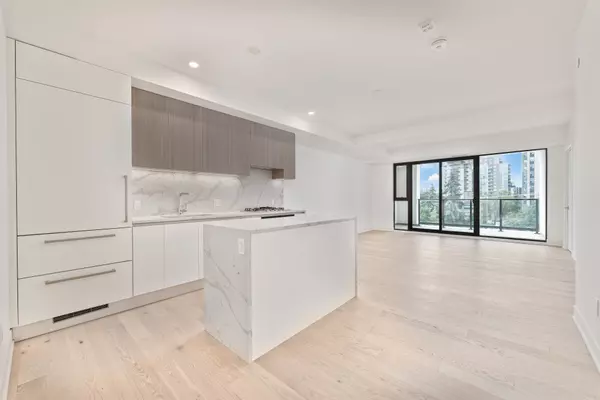 Toronto C10, ON M4P 0G4,200 Keewatin AVE #PH05