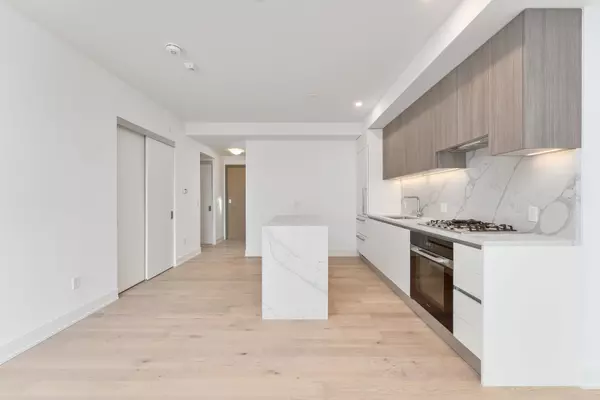 Toronto C10, ON M4P 0G4,200 Keewatin AVE #PH05