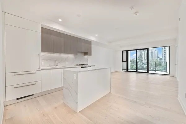 Toronto C10, ON M4P 0G4,200 Keewatin AVE #PH05