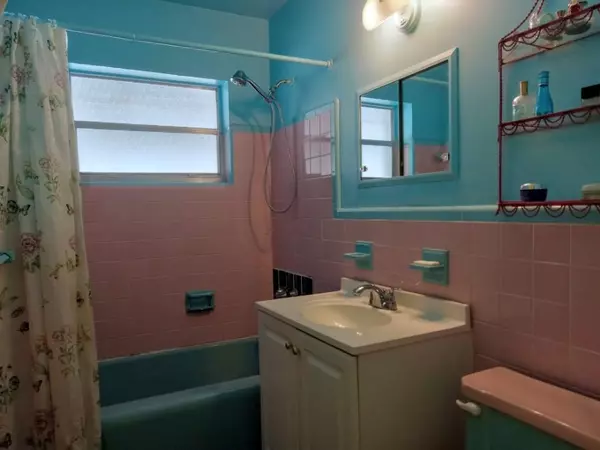 Palm Springs, FL 33461,136 Greenbrier Dr