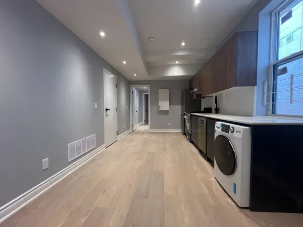 Toronto W06, ON M8V 1C3,2386 Lake Shore BLVD W #203