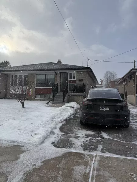130 Duncanwoods DR, Toronto W05, ON M9L 2E1