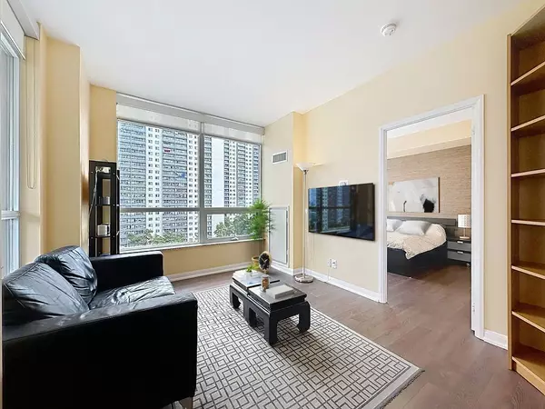 Toronto C08, ON M4X 1L1,500 Sherbourne ST #603