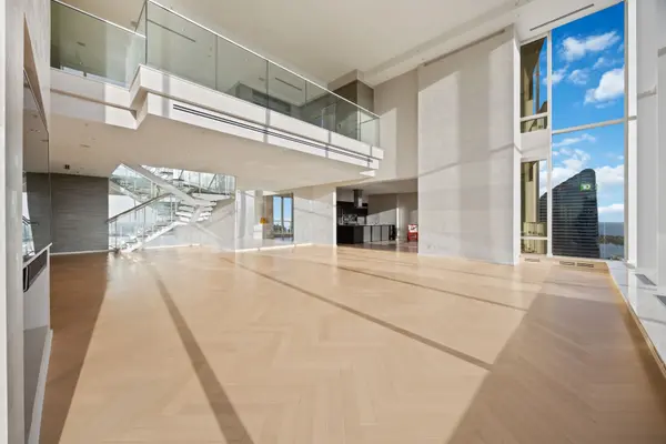 Toronto C01, ON M5H 0A2,180 University AVE #5602