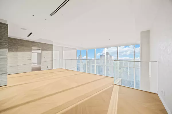 Toronto C01, ON M5H 0A2,180 University AVE #5602