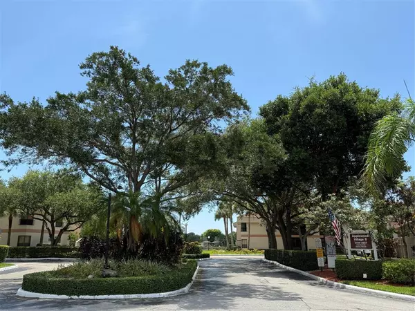 Coconut Creek, FL 33066,2768 S Carambola Cir S #206